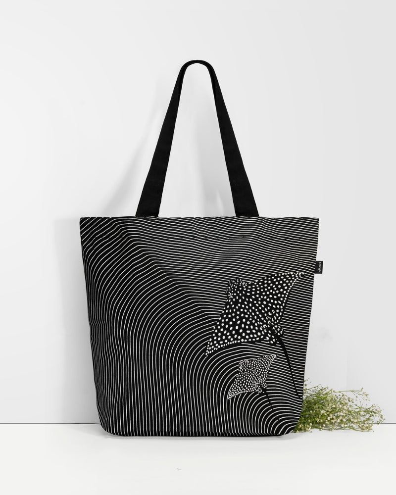 Large Zipper Tote Bag - Mesmerizing Stingray